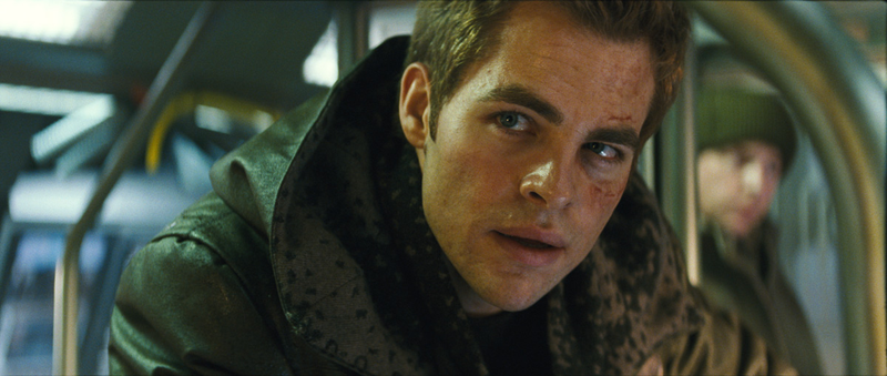 Illustration for article titled Chris Pine Isn't The Only Starfleet Officer Who Gets His Purty Face All Mangled
